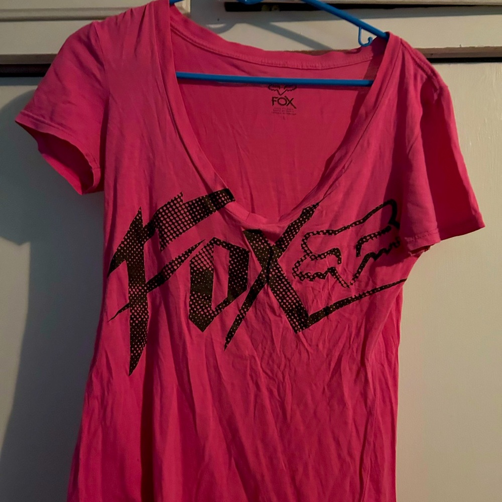 Women’s FOX pink shirt size large. No holes or tears